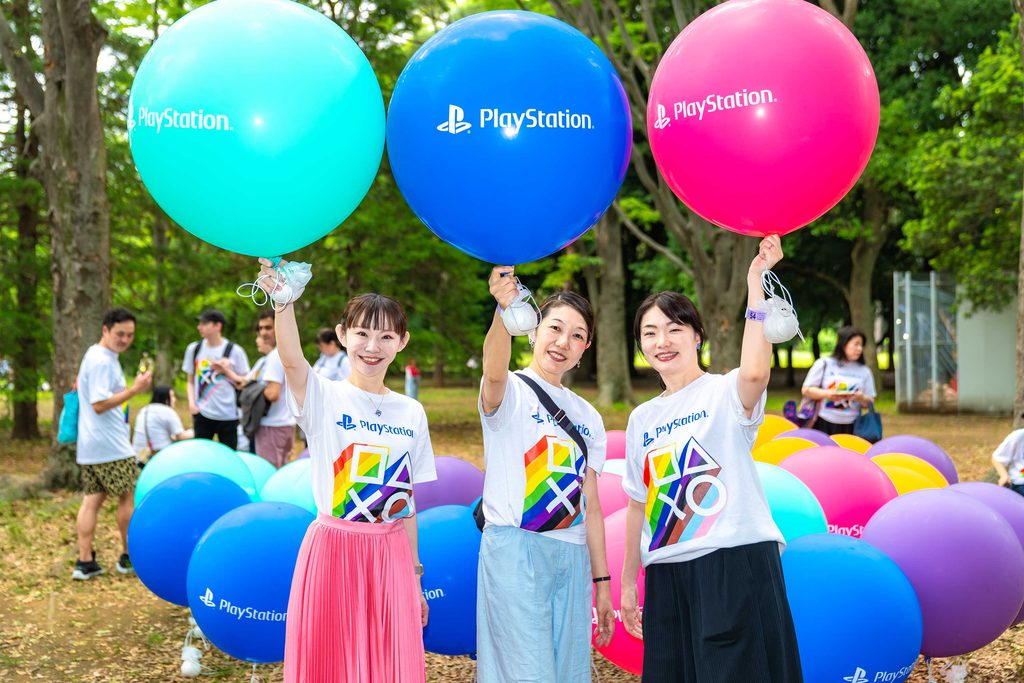A group photo of Sony Interactive employees at a Tokyo Pride event.
